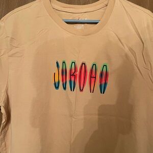 Jordan shirt size 3XL fits like a 2XL